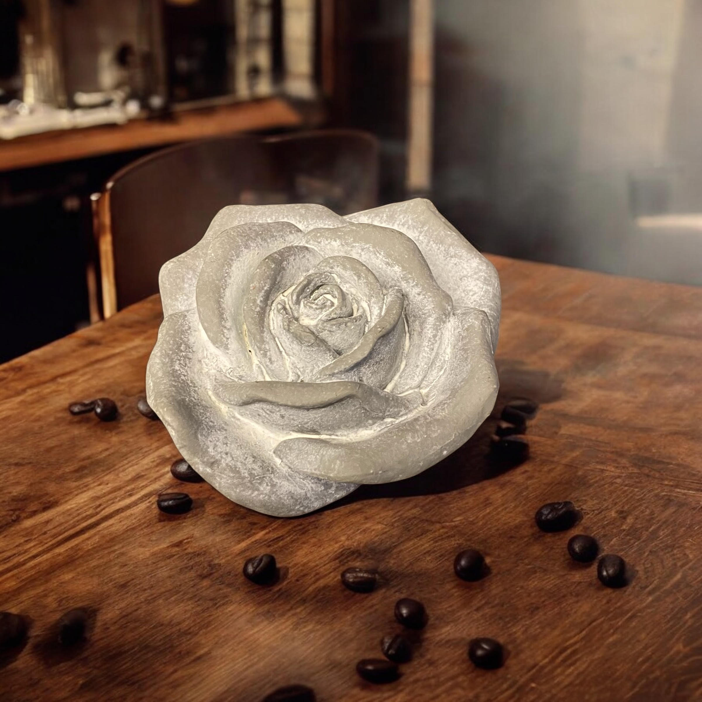 MSL 11cm Resin Flower Hand Finished Indoor or Outdoor Home Decor
