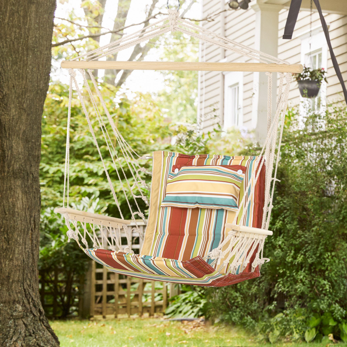 Outsunny Hanging Hammock Chair Swing with Wide Seat, Thick Rope, Wooden Armrests, Cotton Seat, Removable Pillow, 105kg Capacity