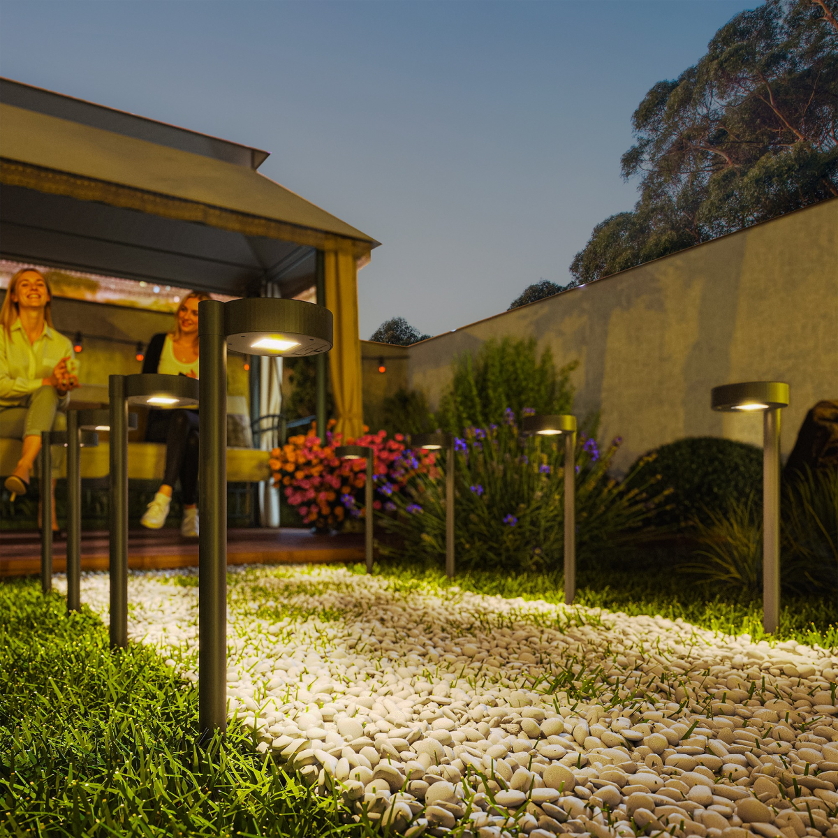Outsunny 8 Pack Solar LED Pathway Stake Lights, IP44, Auto On/Off