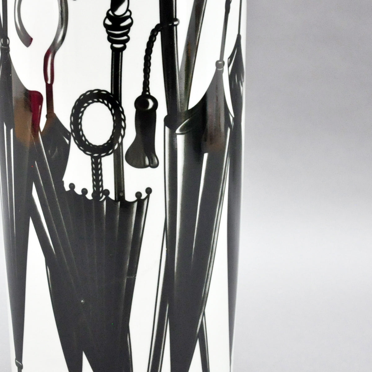 MSL 18" Round Black & White Umbrella Stand