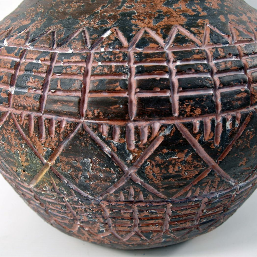 Leaf Large Aztec Vase Planter 23 x 30cm Fibreglass Composite Rustic Finish