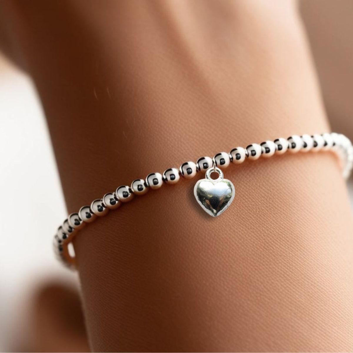 Best Friend Mini Gift Hamper with Silver Heart Bracelet | Letter Box Gift For Her | Unique Gifts For Her Birthday, Thank you or Christmas UK