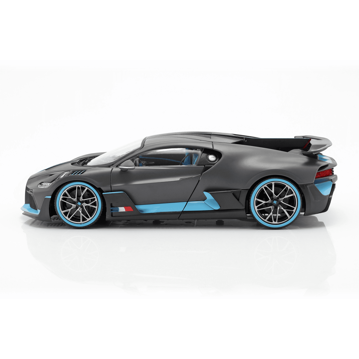 BBurago Bugatti Divo 1:18 Diecast Model Car Grey/Blue