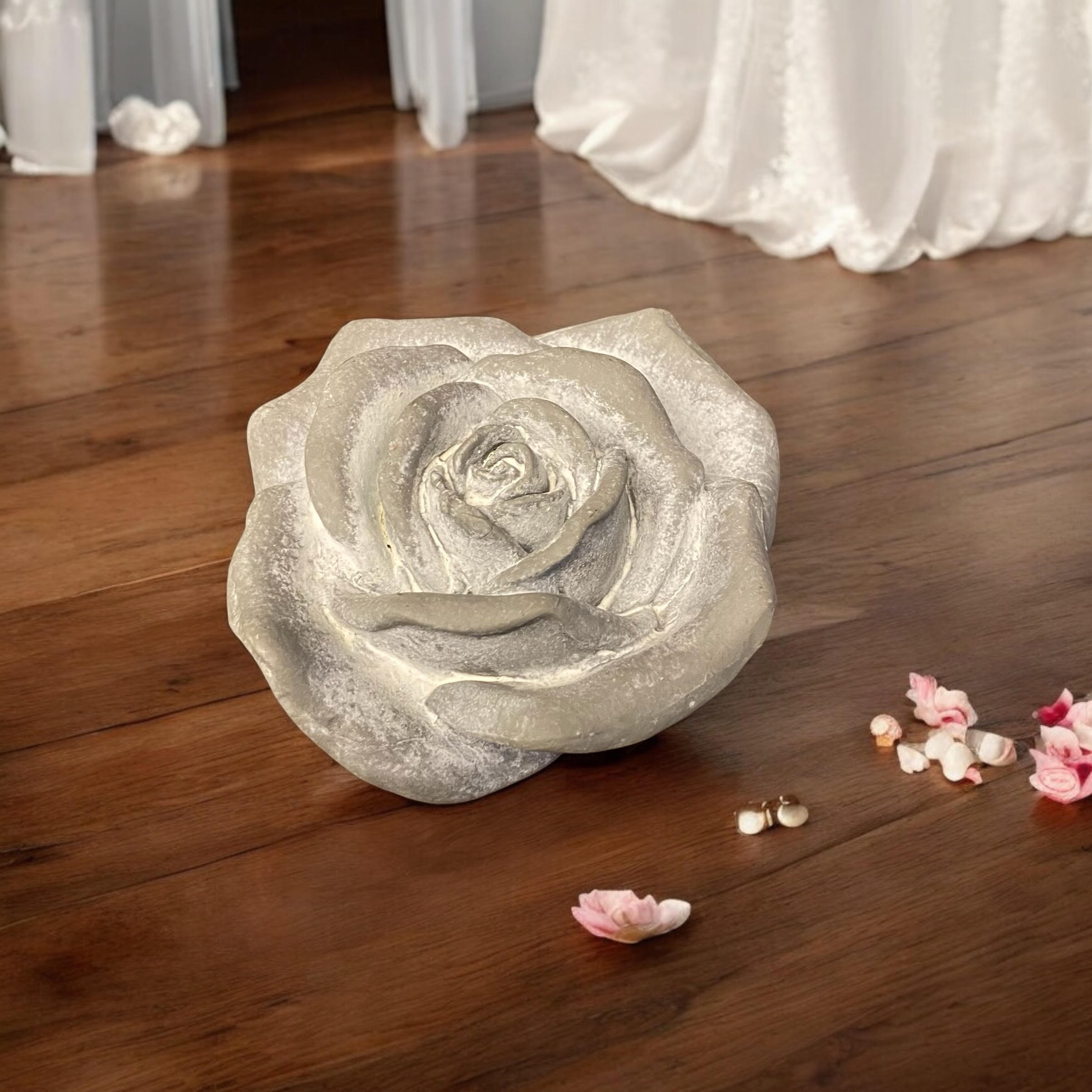 MSL 15cm Resin Flower Home Decor, Hand Finished, Indoor or Outdoor Use