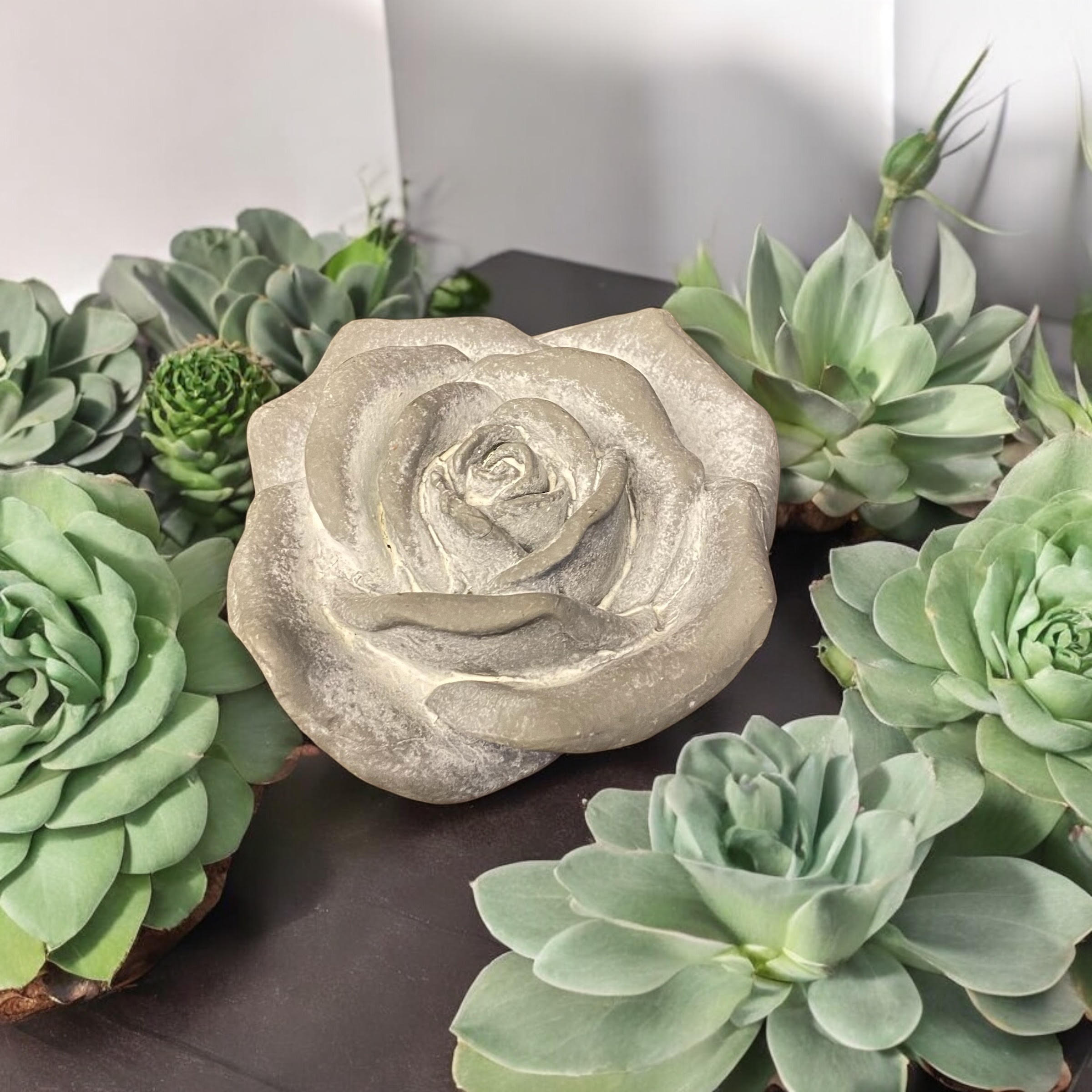 MSL 18cm Resin Flower Home Decor Hand Finished Indoor Outdoor Use