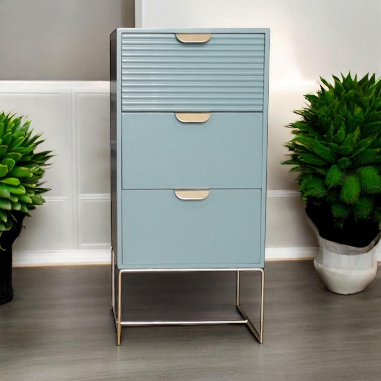 64cm Green Wooden 3 Drawer Bedside Table with Scalloped Edge Design