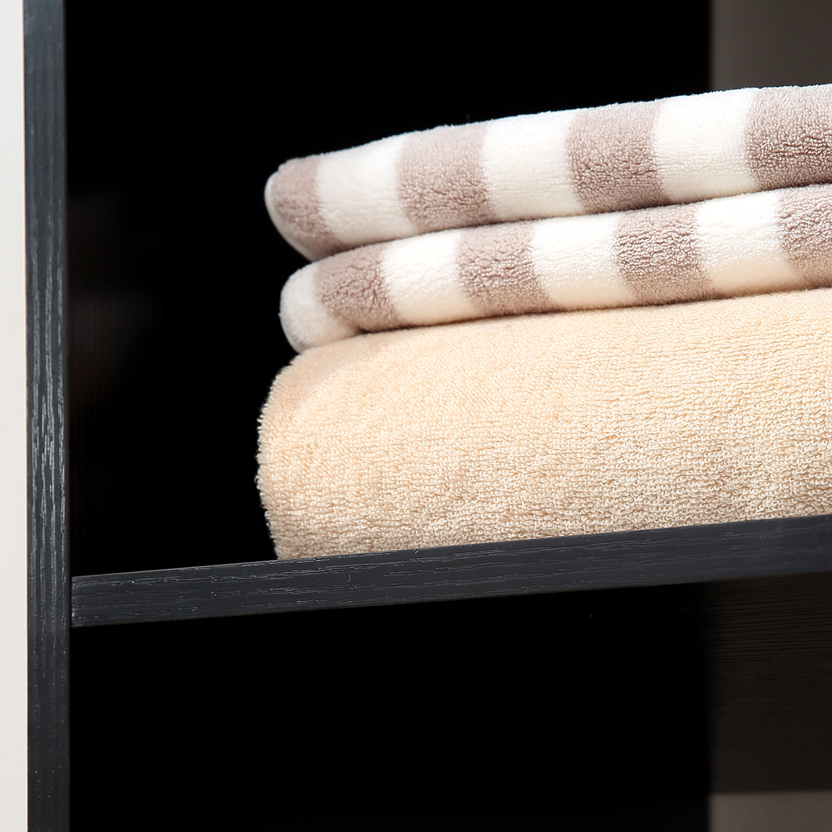 HOMCOM Rolling Open Wardrobe with Hanging Rail and Shelves, Black