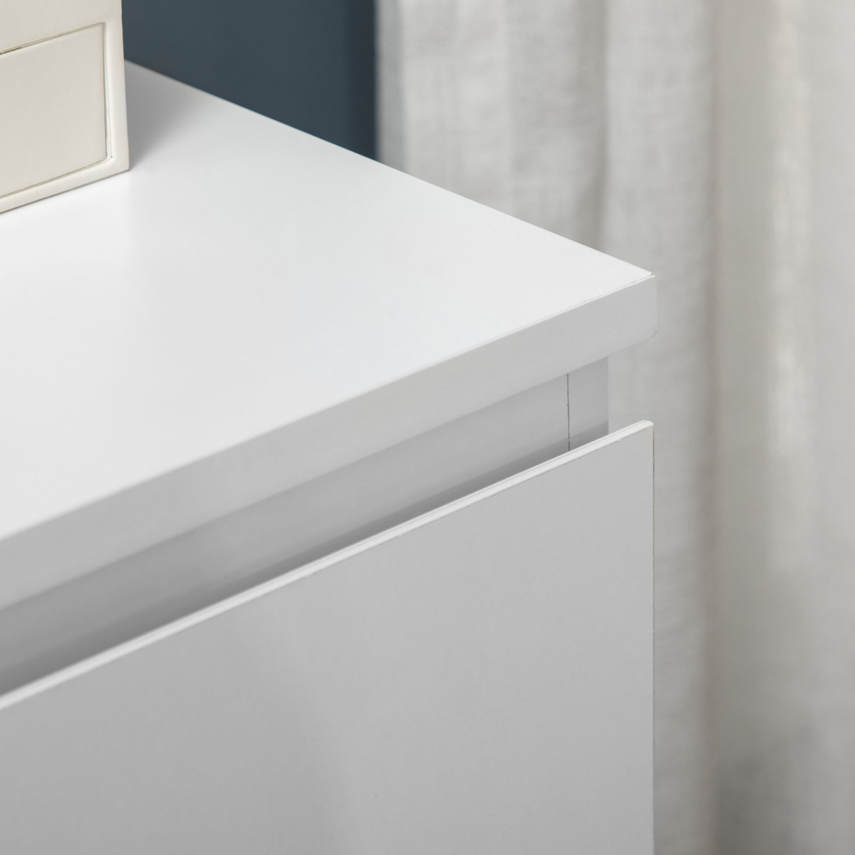 White 3-Drawer Chest of Drawers for Bedroom Storage
