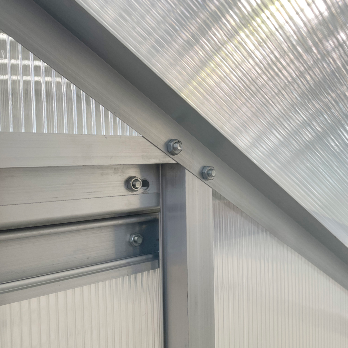 Outsunny 6 x 4ft Polycarbonate Greenhouse with Aluminium Alloy Frame, Roof Vent, Rain Gutter and Sliding Door