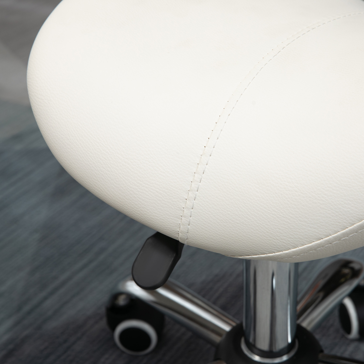 HOMCOM Saddle Stool Hydraulic Height Adjustable Rolling Faux Leather Mobility Chair Cream