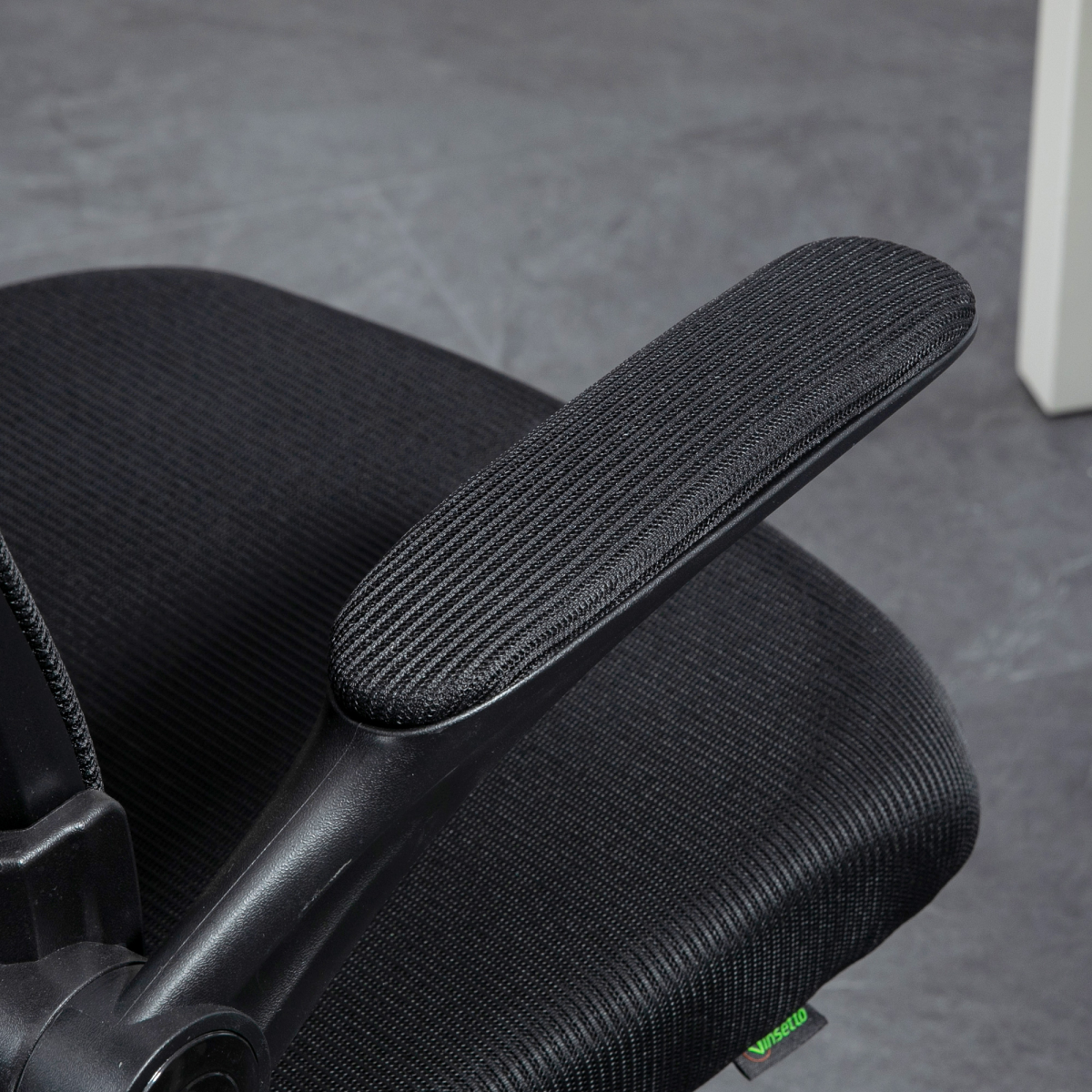 Vinsetto Mesh Office Chair with Lumbar Support, Tilt Function, Adjustable Height, Flip-Up Armrests and Swivel Wheels