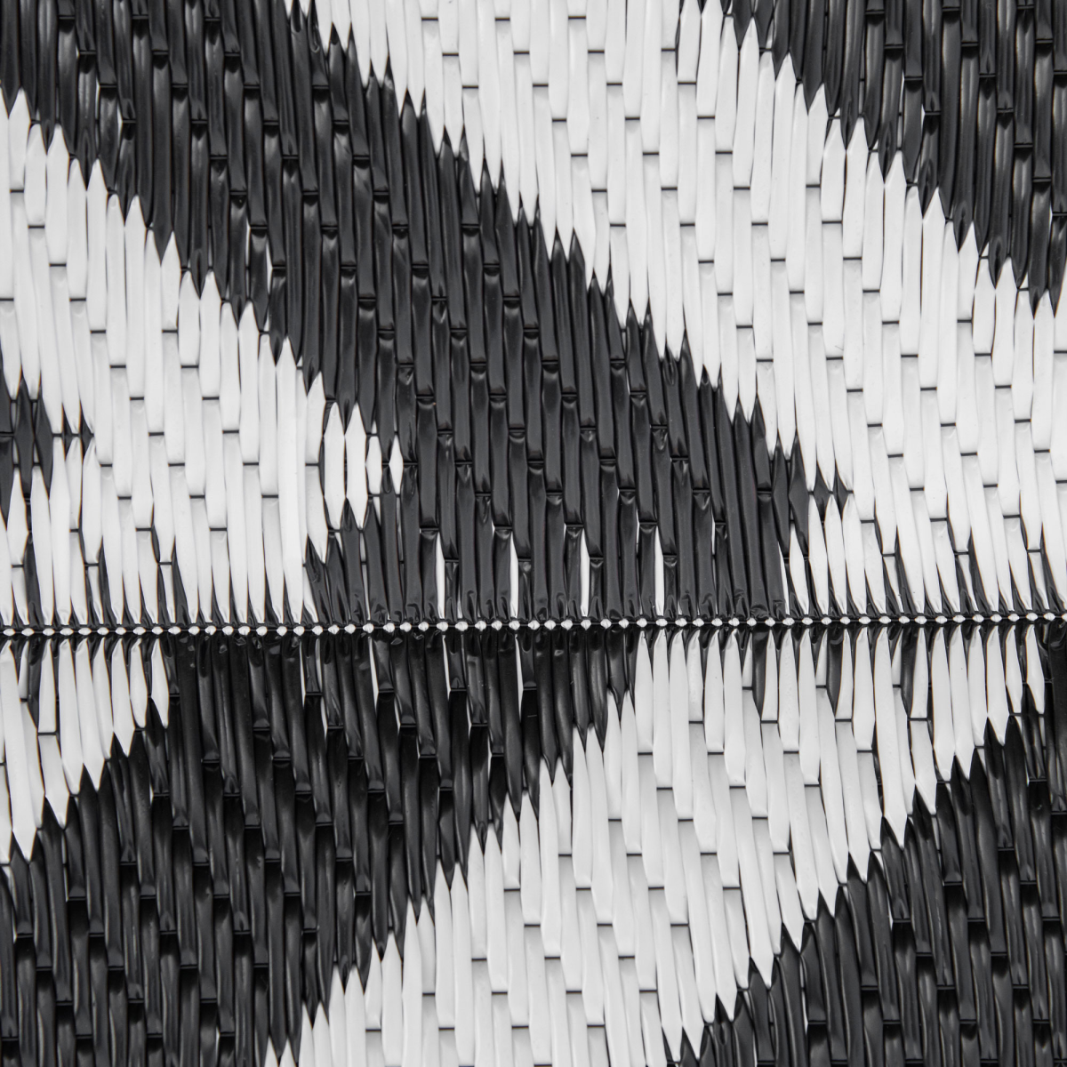 Reversible Portable Polypropylene Outdoor Rug 121 x 182 cm