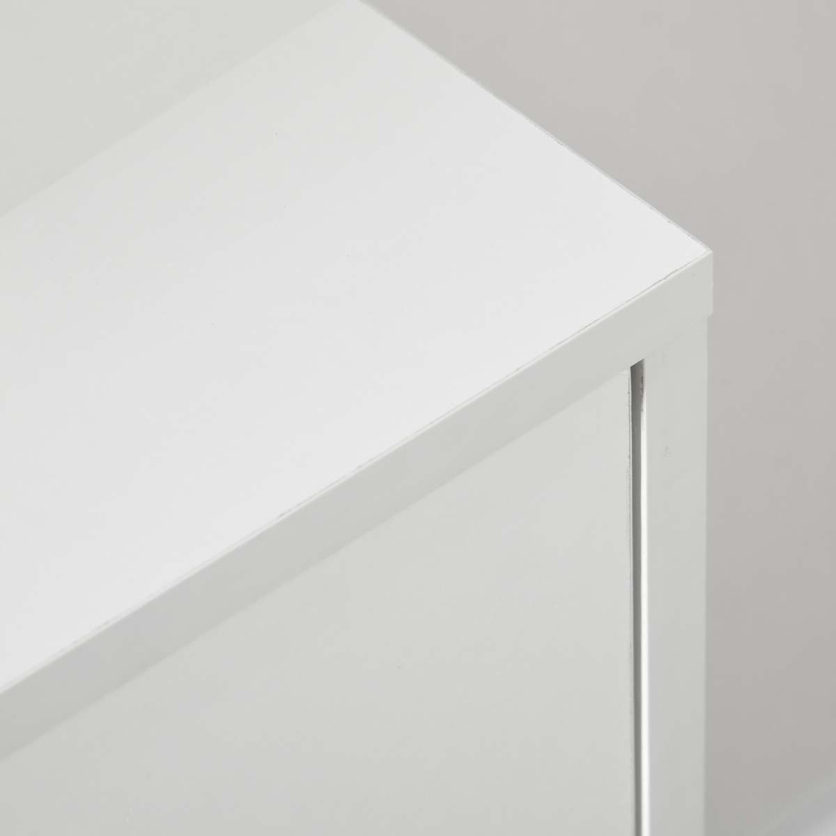 White 3-Drawer Chest of Drawers with Wood Legs