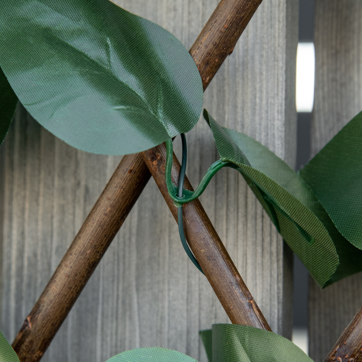 Outsunny 4Pc Expanding Telescopic Trellis Fence, 2m x 1m Artificial Laurel Leaf Plant Fence for Indoor and Outdoor Use