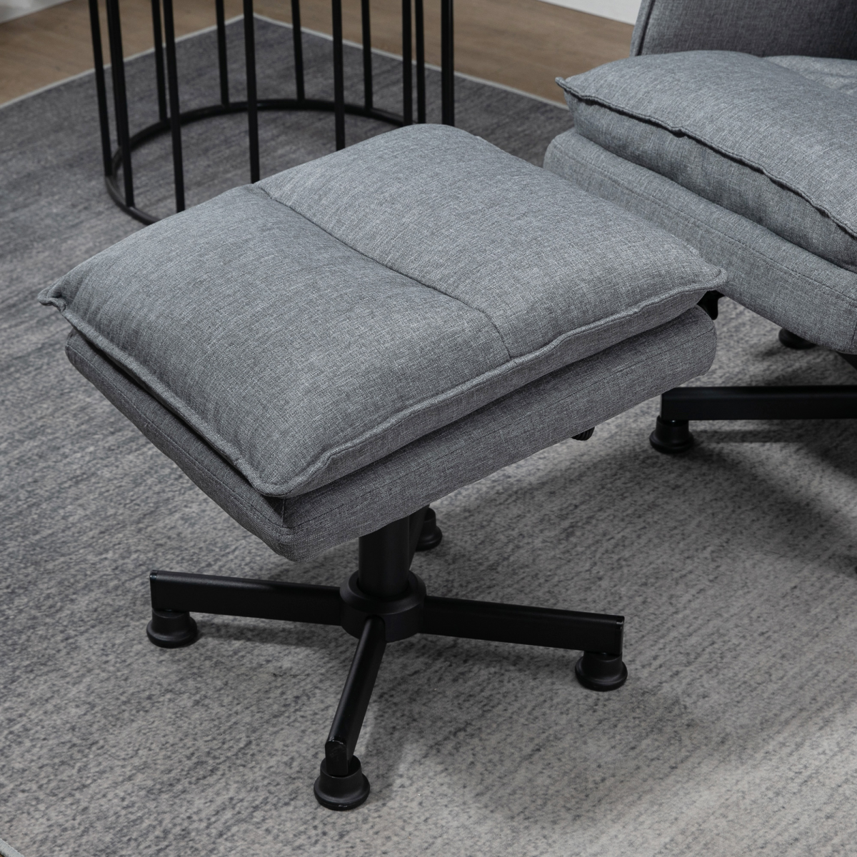 HOMCOM Swivel Massage Recliner Chair with Footstool, Grey