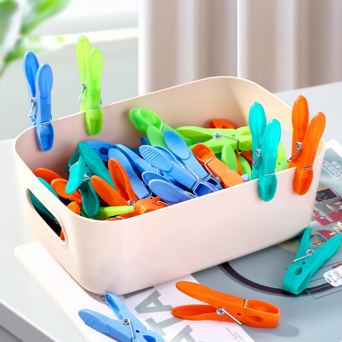 Vinsani 52 Pack Plastic Clothes Pegs, Multicoloured Washing Pegs