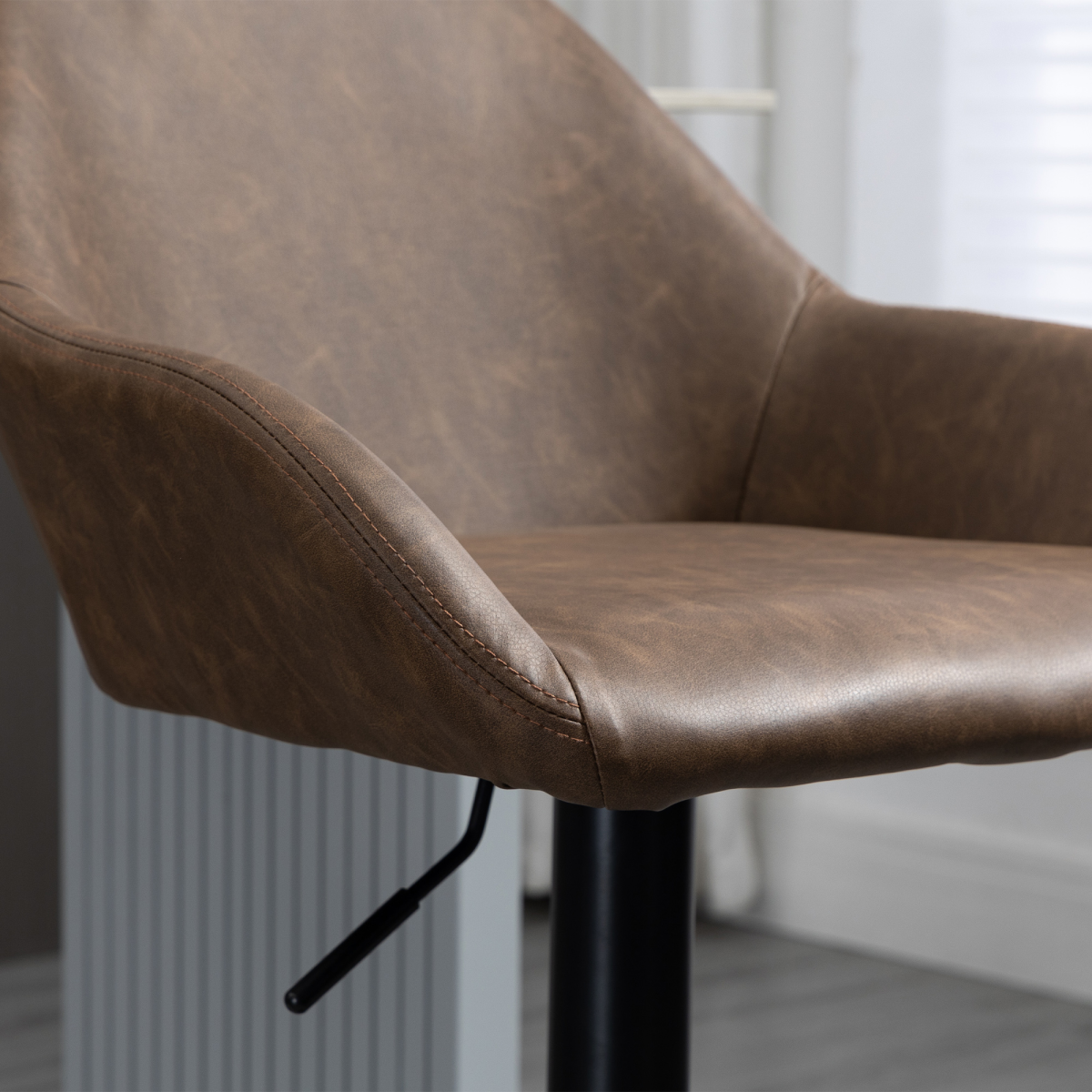 HOMCOM Set of 2 Swivel Bar Stools with Footrest and Backrest, Adjustable Height, PU Leather and Steel, Brown