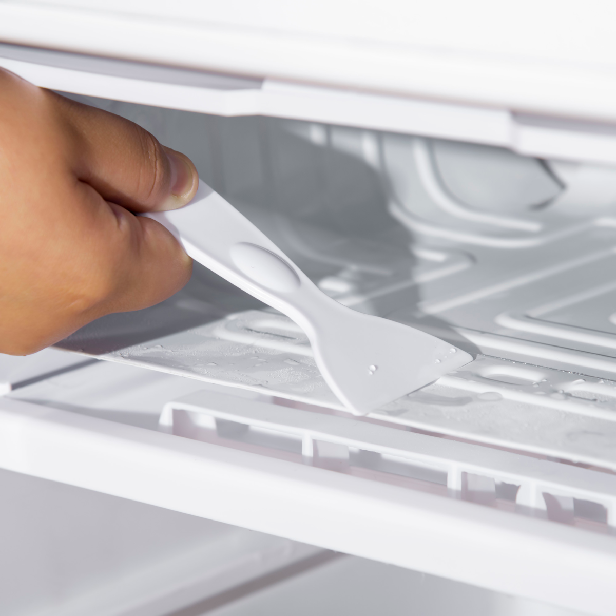 HOMCOM 91L Freestanding Under Counter Fridge with Chiller Box, Reversible Door, White