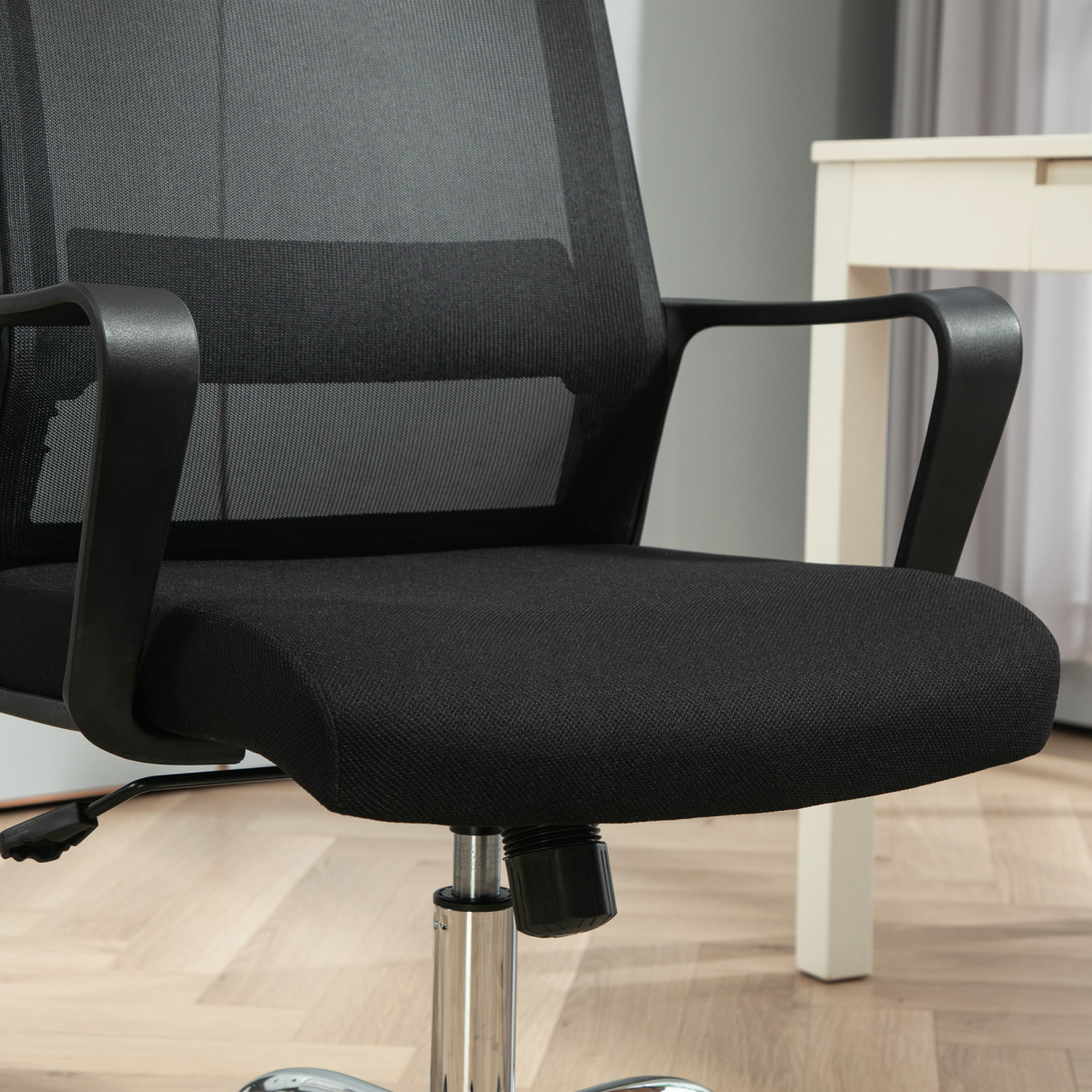 Vinsetto Mesh Office Chair with Swivel Seat, Adjustable Height, Black