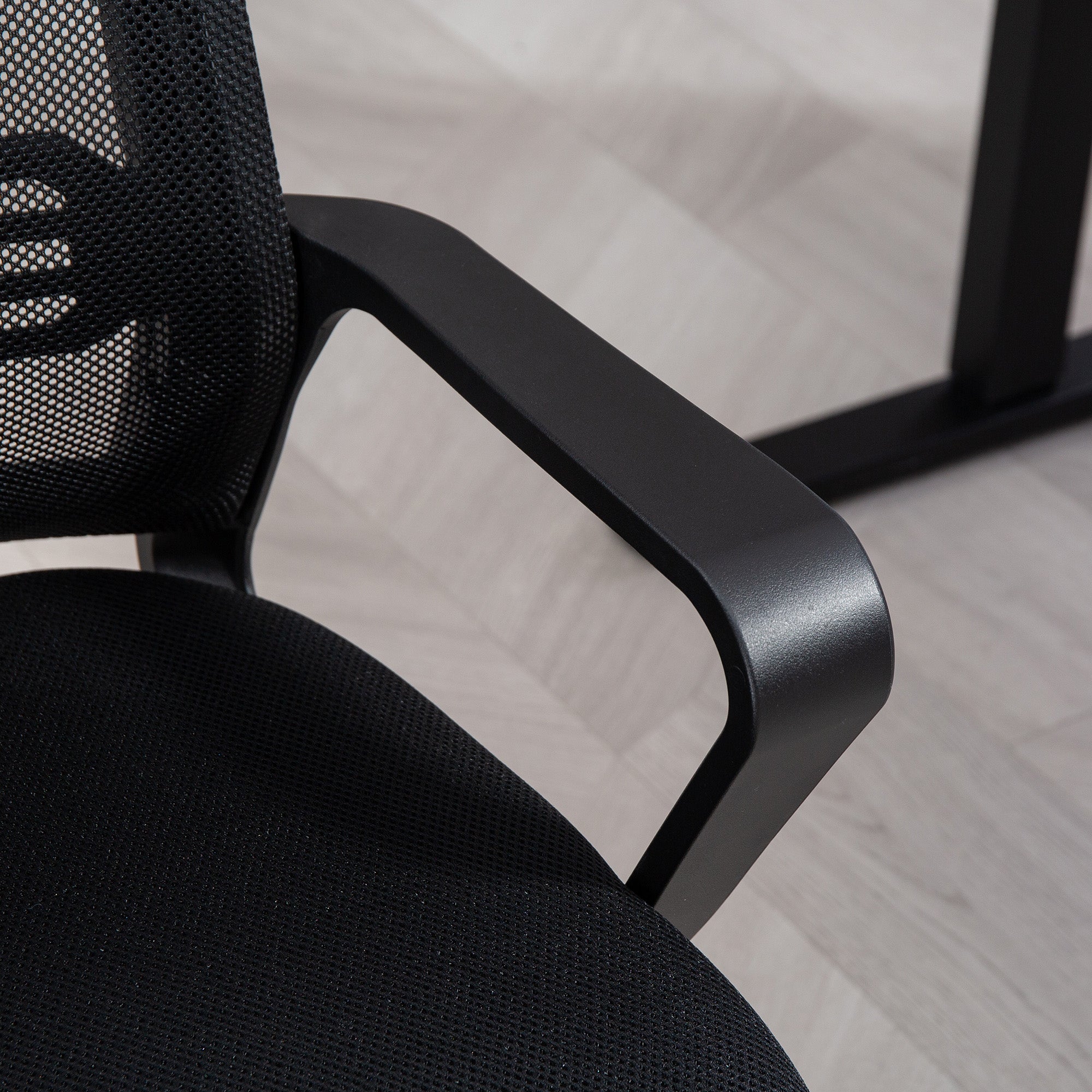HOMCOM Mesh Office Reception Chair with Sled Base, Black