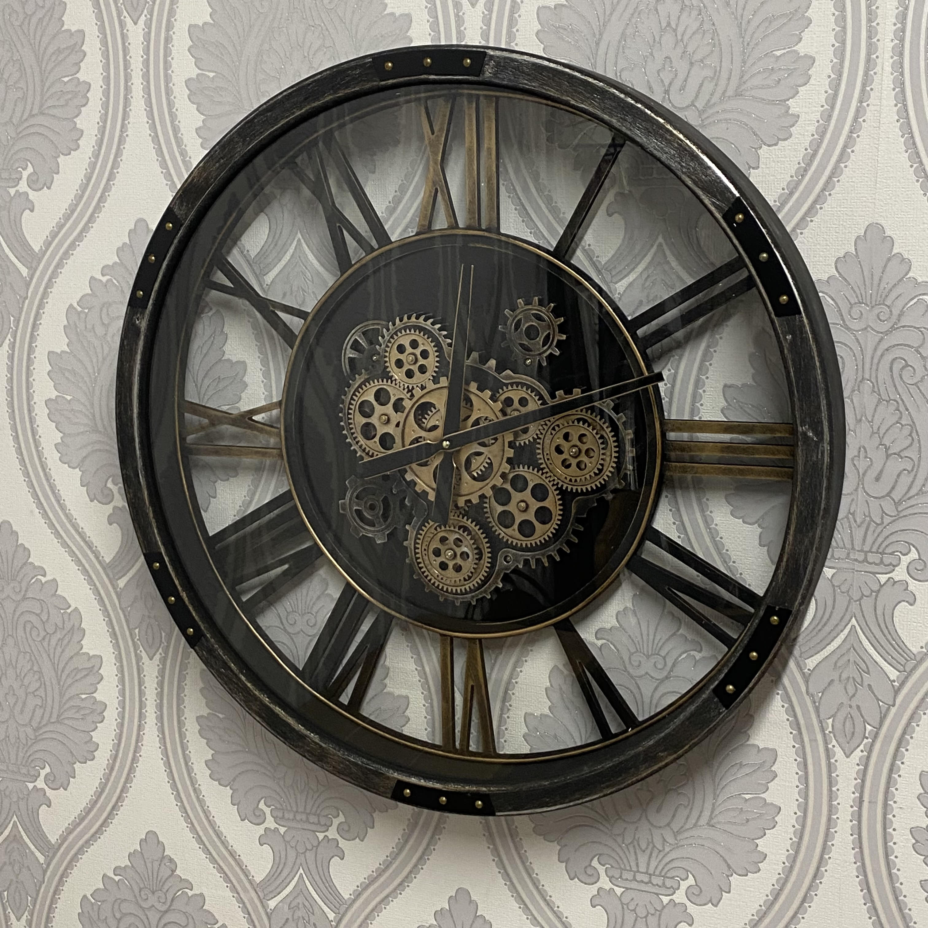 68cm Wall Clock with Hanging Hook, AA Battery Required