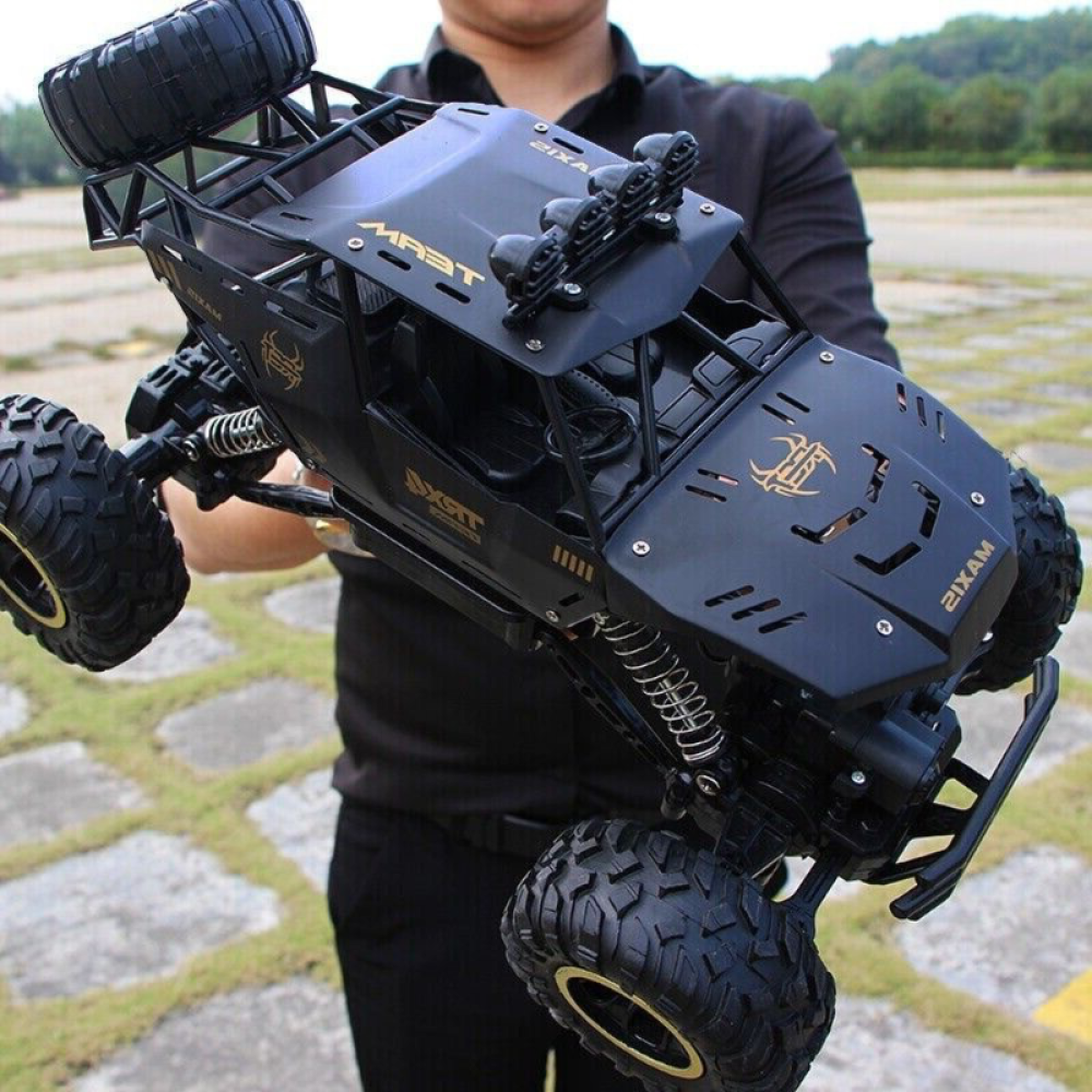 1:12 RC Rock Crawler Off Road Truck, 4WD, Rechargeable, Metal Shell, LED Headlights, 2.4GHz Remote Control, ABS Chassis, Aluminium Alloy Body