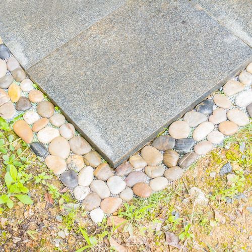 Avilo Plain Pebble Border Set of 4 for Patio and Path Edges