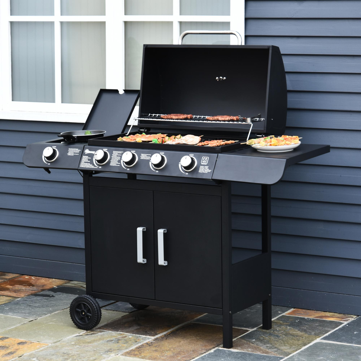 Outsunny 4+1 Gas BBQ Grill with 4 Stainless Steel Burners, Aluminium Side Burner, Lid, Thermometer, Wheels, Steel Black