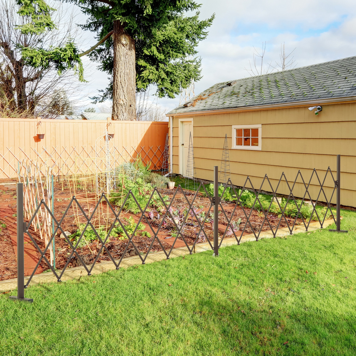 Outsunny Foldable Garden Screen Panel, Scissor Lattice Garden Fence, Aluminium Alloy and Steel, 103.5 x 405 cm