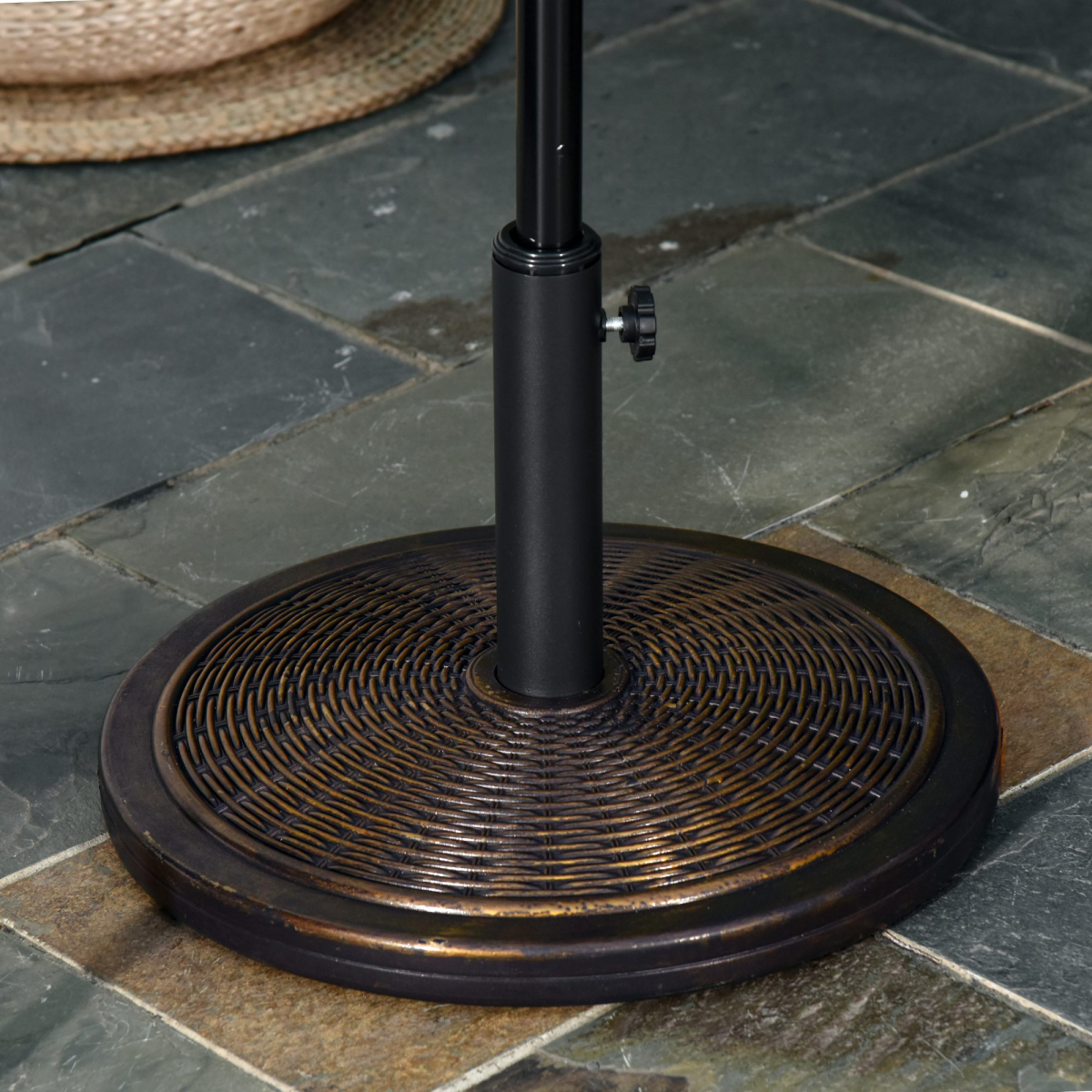 Outsunny 13kg Cantilever Umbrella Base with Adjustable Fit, Black