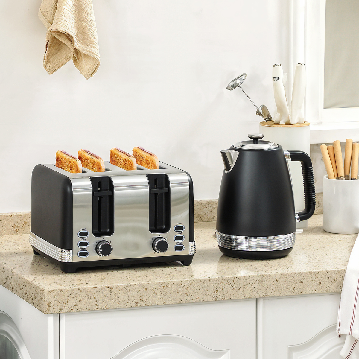 HOMCOM 1.7L 3000W Quick Boil Kettle & 4-Slice Toaster Set, Black