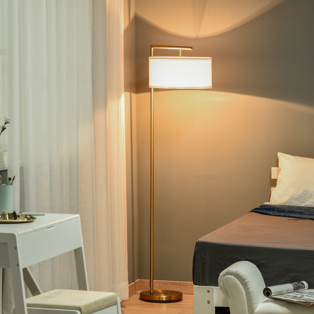 HOMCOM Floor Lamp with White Linen Lampshade and Round Base for Living Room Bedroom