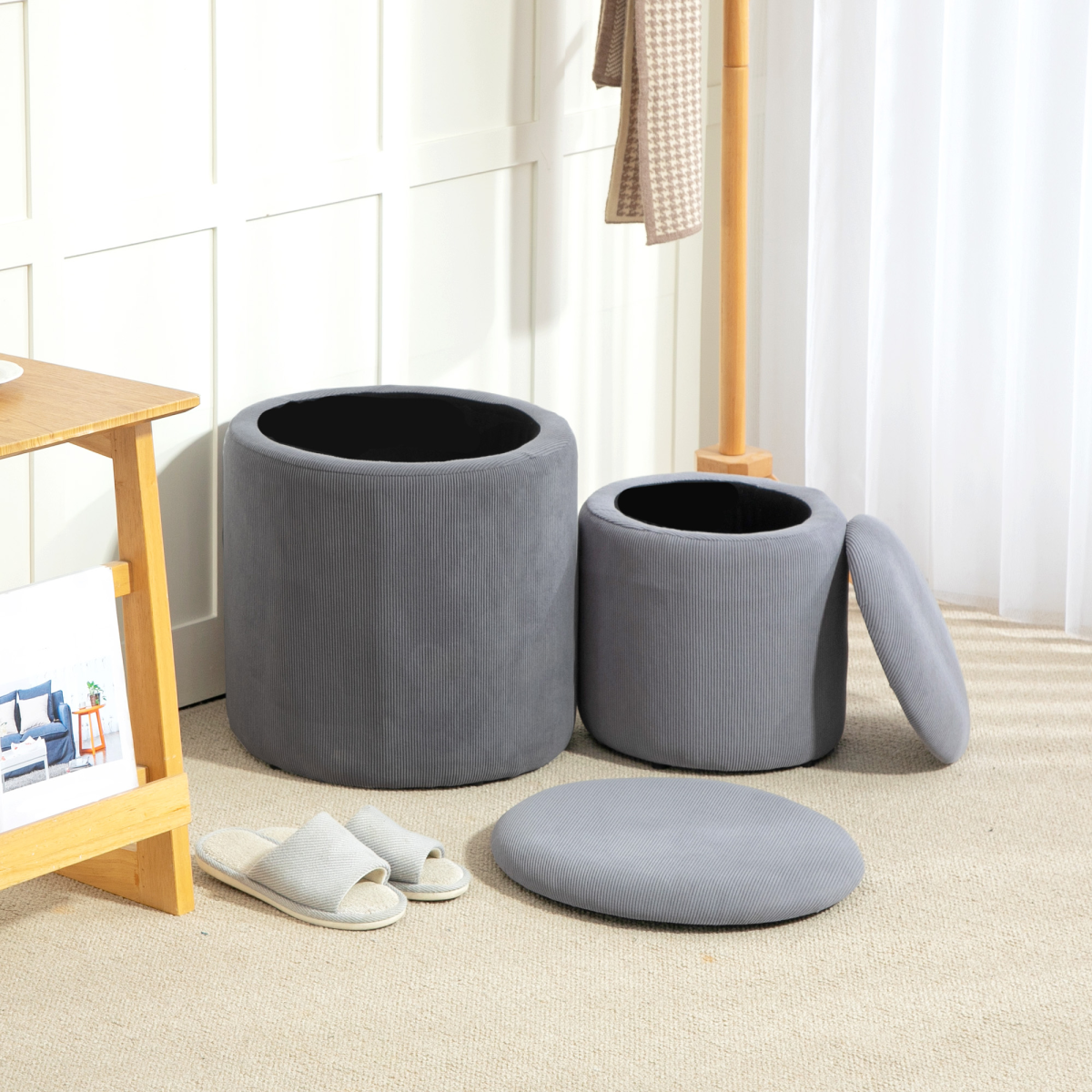 HOMCOM Set of 2 Fabric Storage Ottomans with Lids, Light Grey