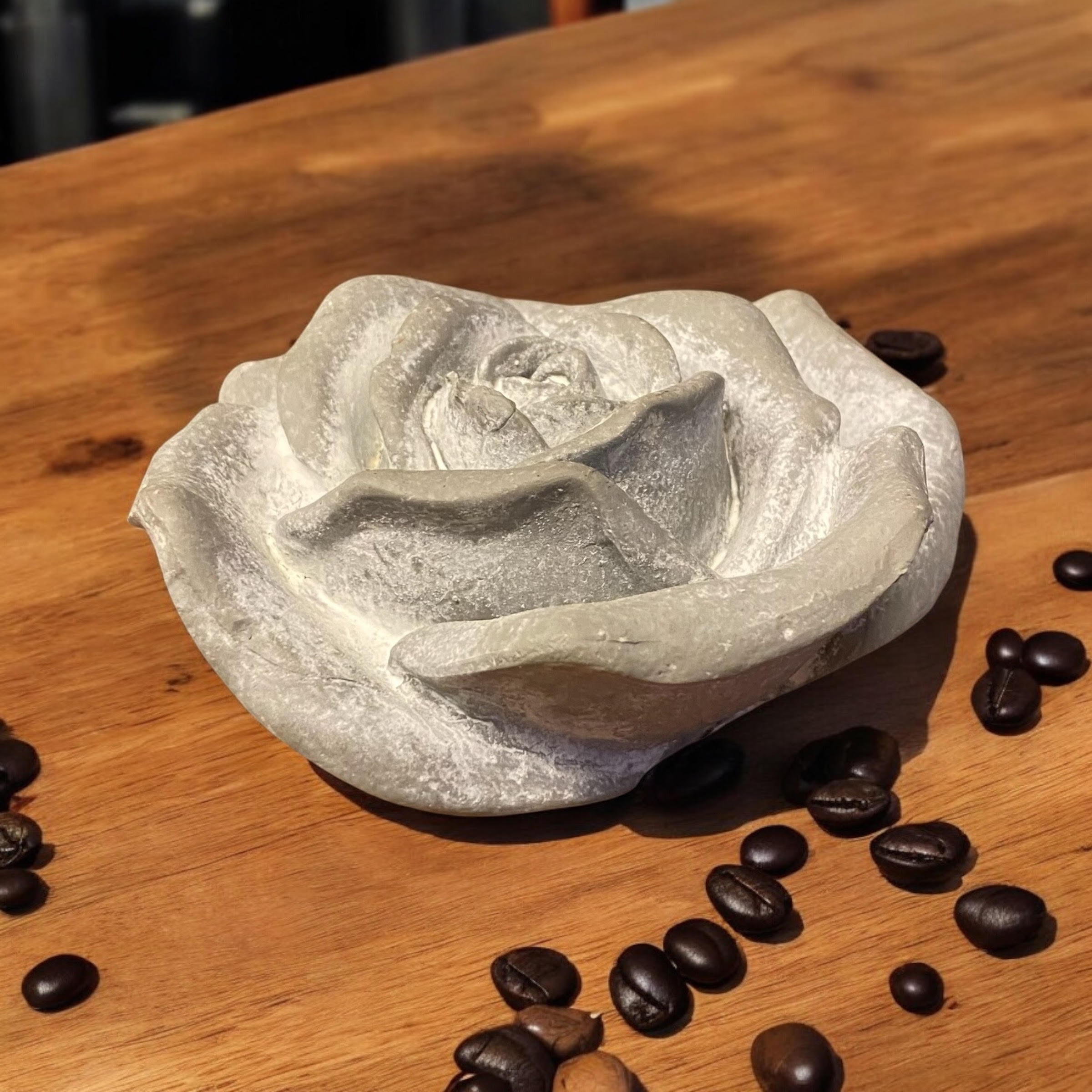 MSL 15cm Resin Flower Home Decor, Hand Finished, Indoor or Outdoor Use