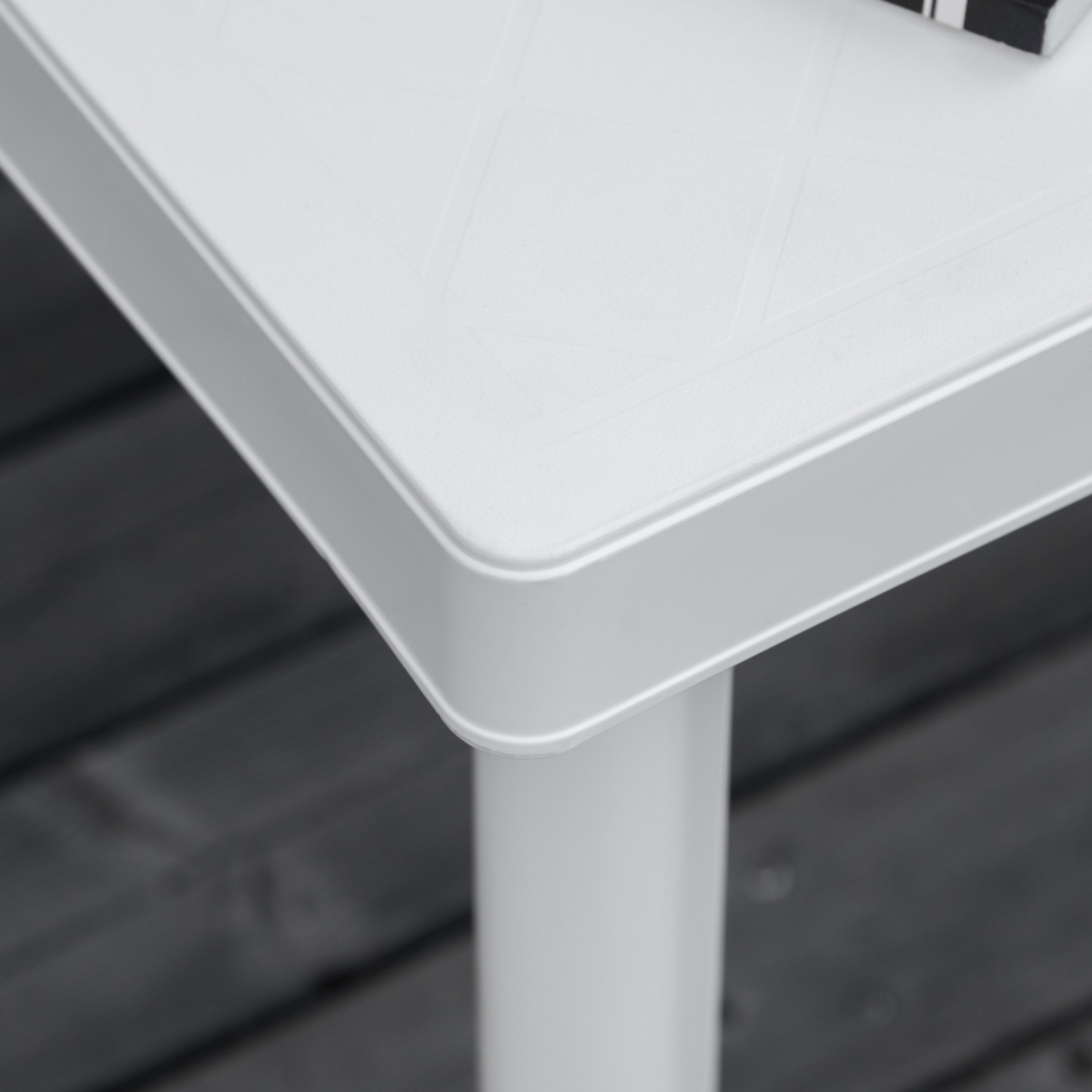 Outdoor Square Garden End Table, Weather-Resistant Plastic Accent Coffee Table for Drinks and Snacks, White, Outsunny