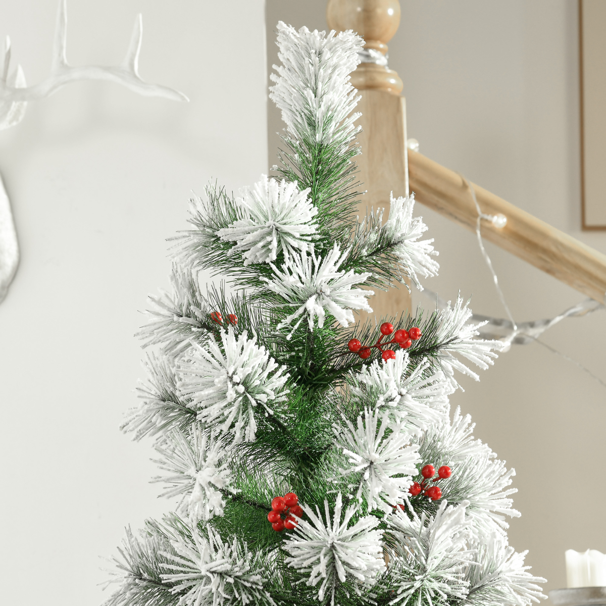 HOMCOM 5ft Indoor Artificial Christmas Tree, Emerald Green Spruce, Berry Decoration, 184 PET Tips, Metal Stand
