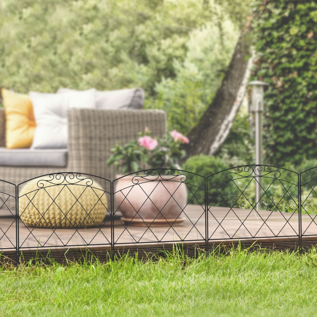 Outsunny Outdoor Metal Picket Fence Panels, Black, 61 x 305 cm