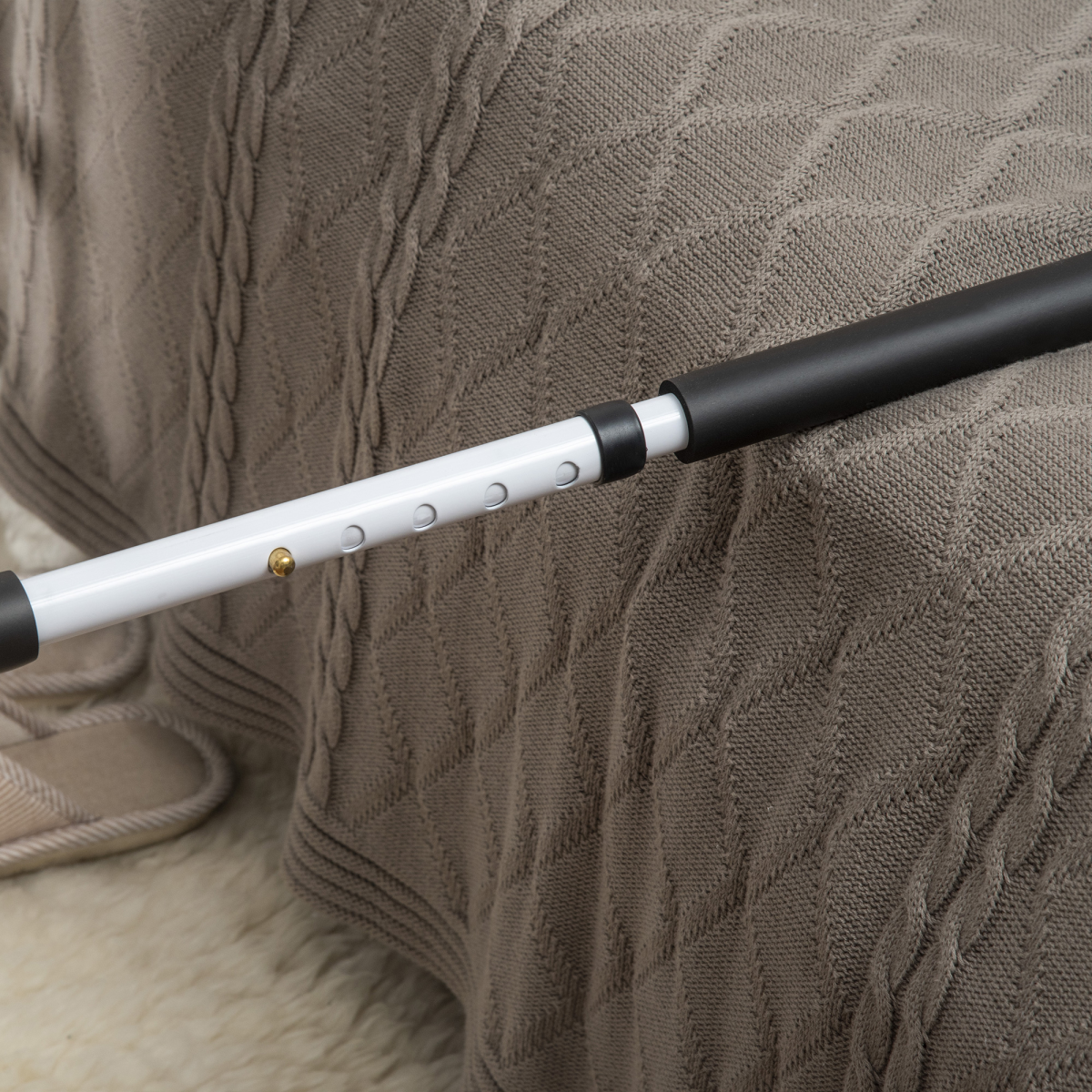 HOMCOM Adjustable Bed Assist Rail Grab Bar with Side Pocket, Steel Frame, White