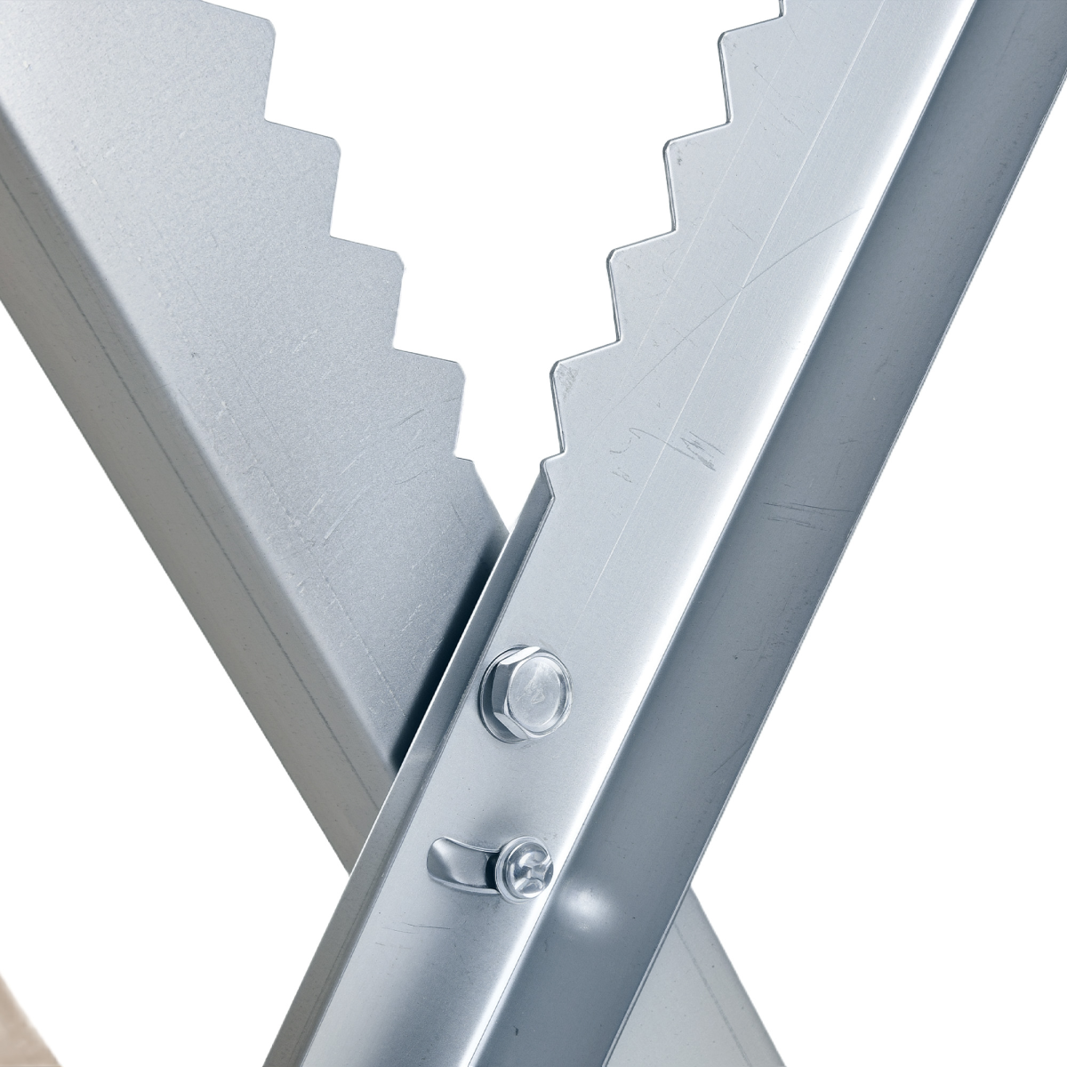 DURHAND Foldable Steel Saw Horse with Sawtooth Edges, Silver