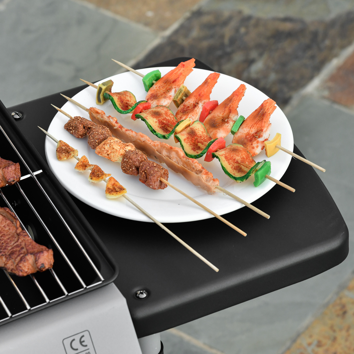 Outsunny 2-Burner Propane Gas BBQ Grill, 5.6 kW, Side Shelves