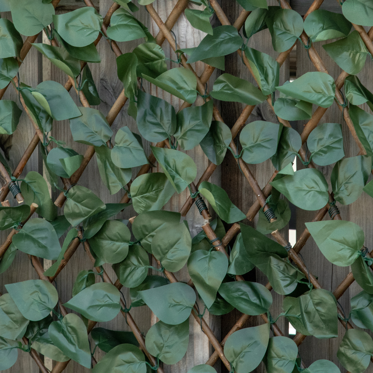Outsunny 4Pc Expanding Telescopic Trellis Fence, 2m x 1m Artificial Laurel Leaf Plant Fence for Indoor and Outdoor Use