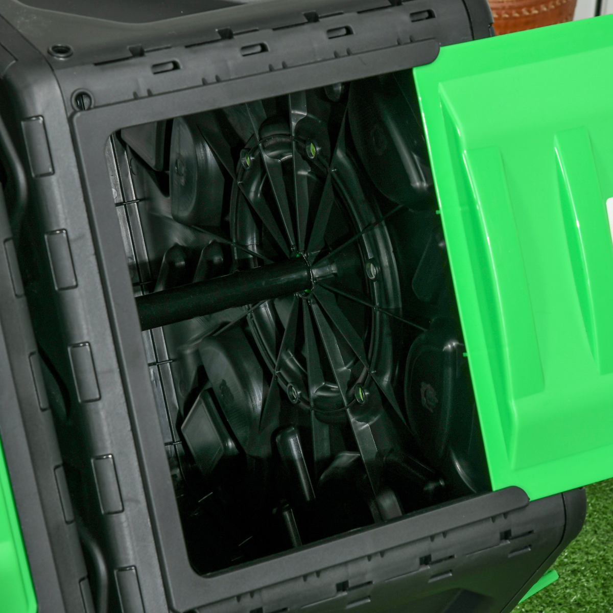 Outsunny 130L Dual-Chamber Rotating Compost Tumbler with Ventilation Holes