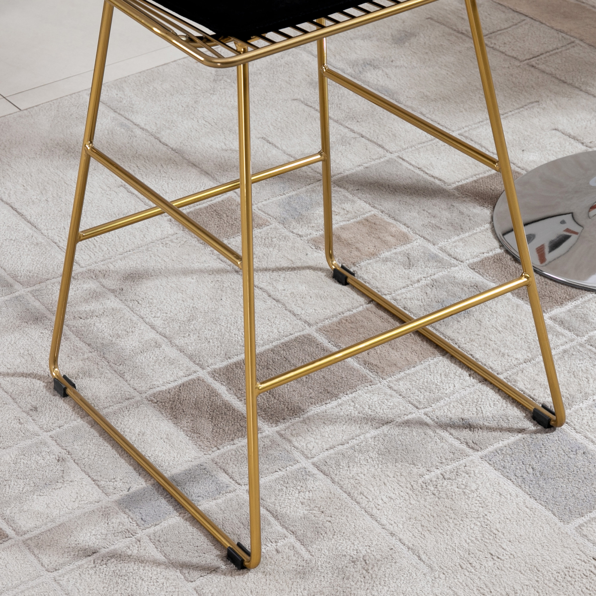 HOMCOM Set of 2 Counter Height Metal Bar Stools with Cushions