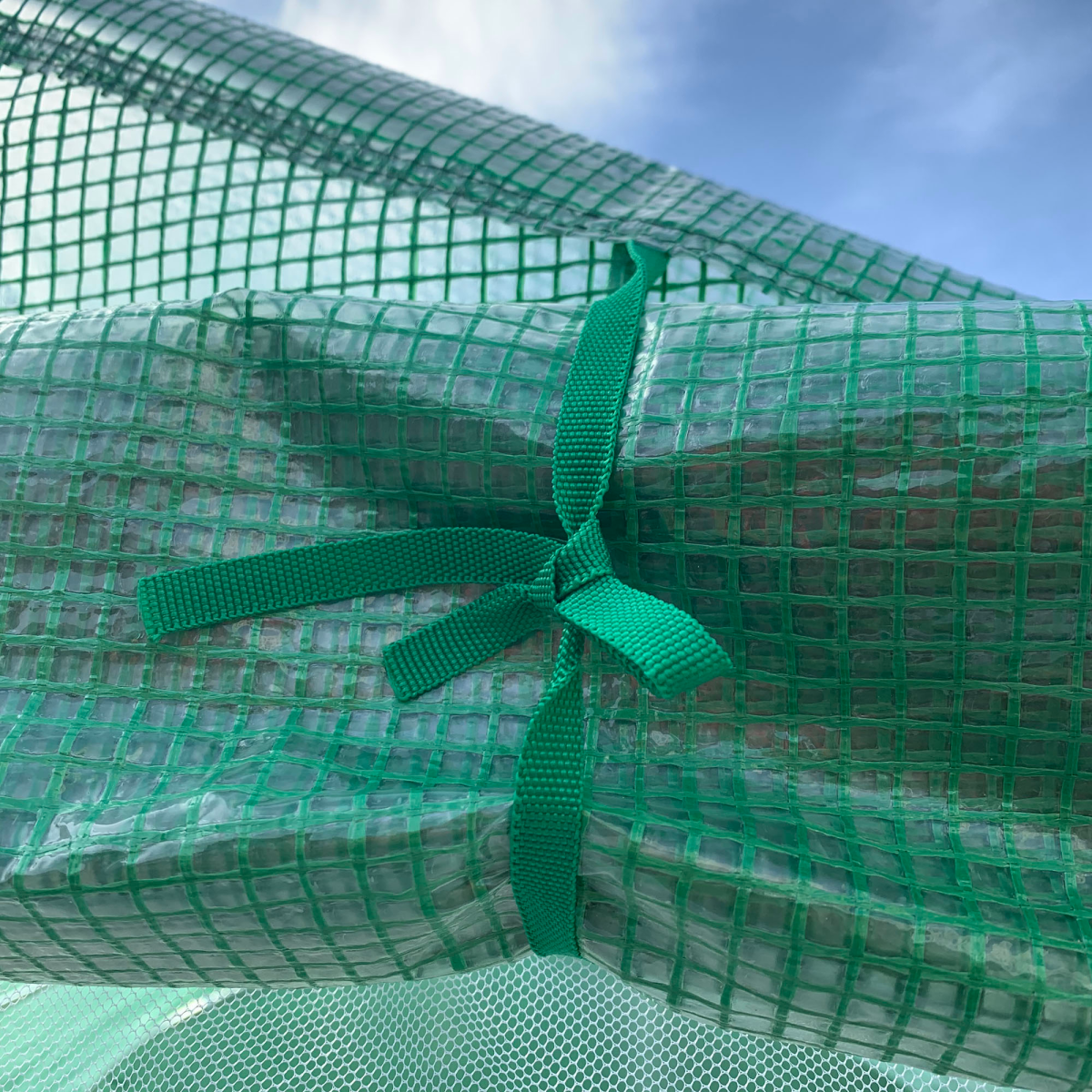 Outsunny 4.47 x 3 x 2m Walk-In Polytunnel Tent with PE Cover, Zip Door, 6 Mesh Windows, Green