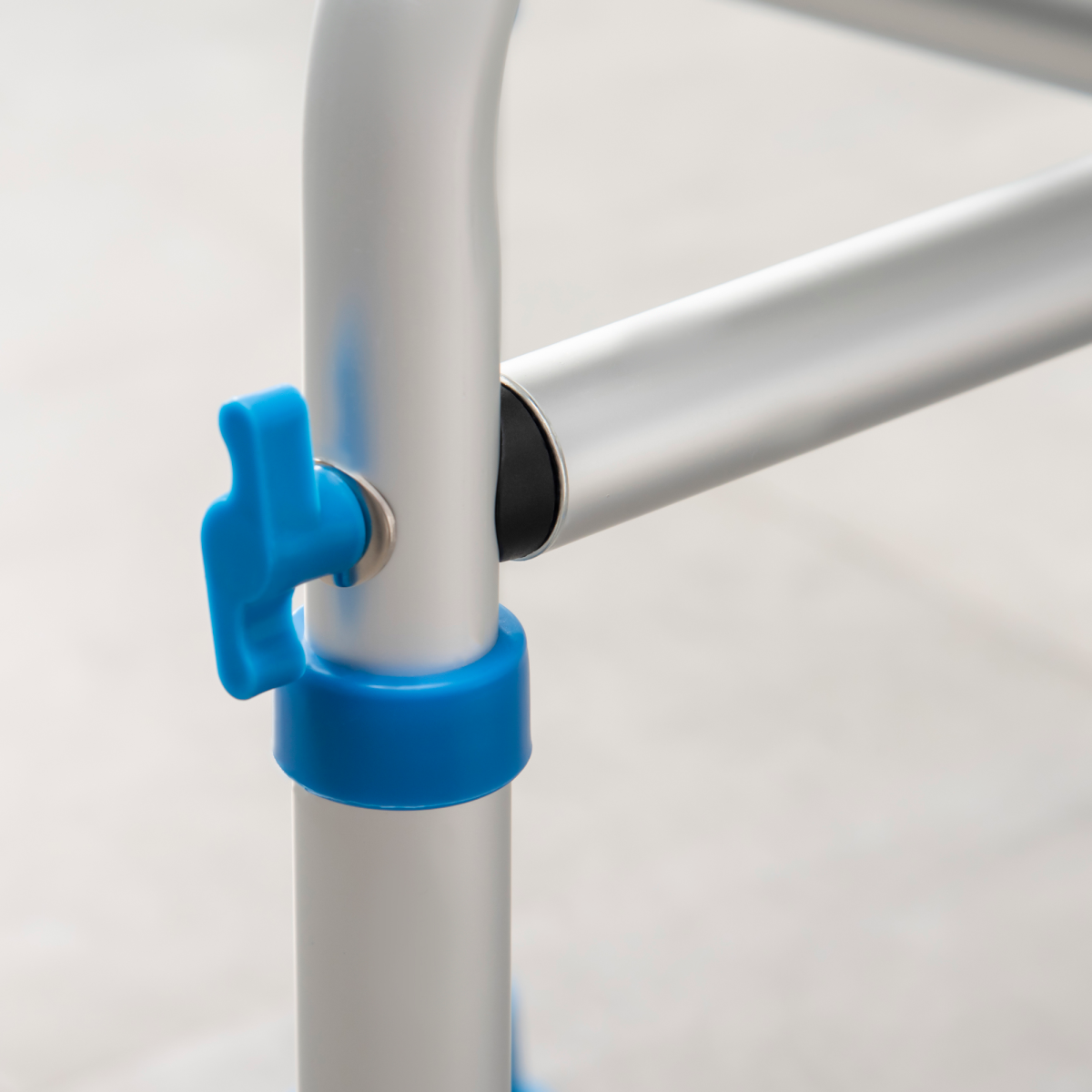 HOMCOM Adjustable Shower Stool with Suction Foot Pads, 4-Level Height, Aluminium Frame, 150kg Max Load