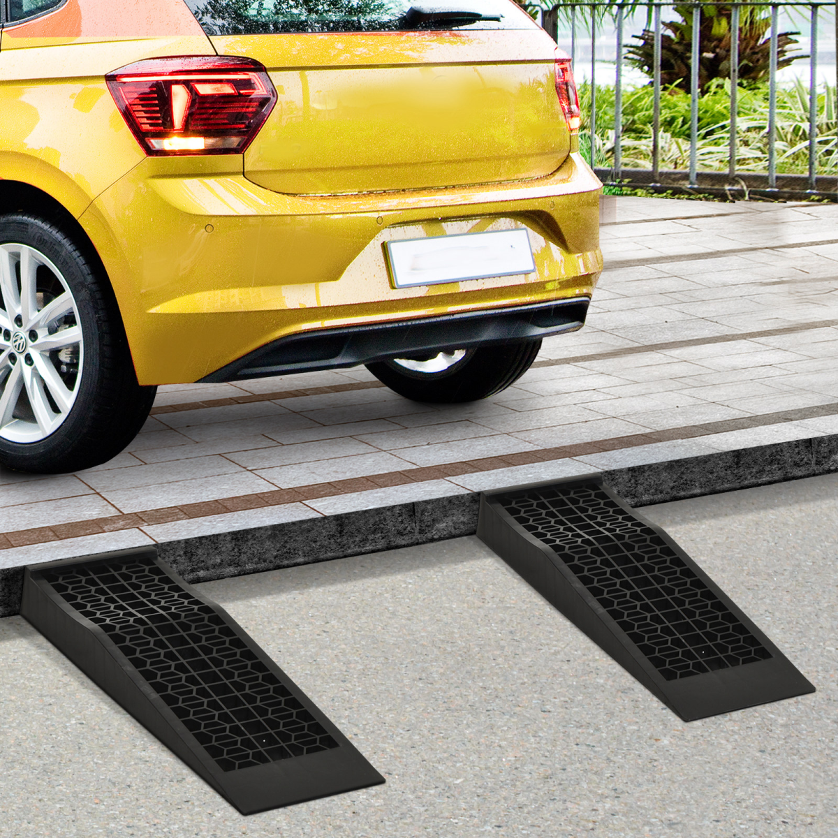 2 Pcs 70 x 20cm Thick Plastic Curb Ramps with Anti-Slip Grid Surface, 3000kg Load