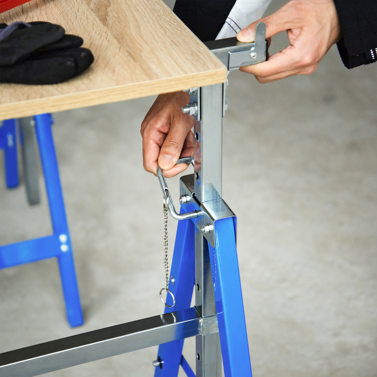 HOMCOM Set of 2 Steel Adjustable Folding Saw Horses, Telescopic Builders Trestles, 100kg Max Load Per Piece