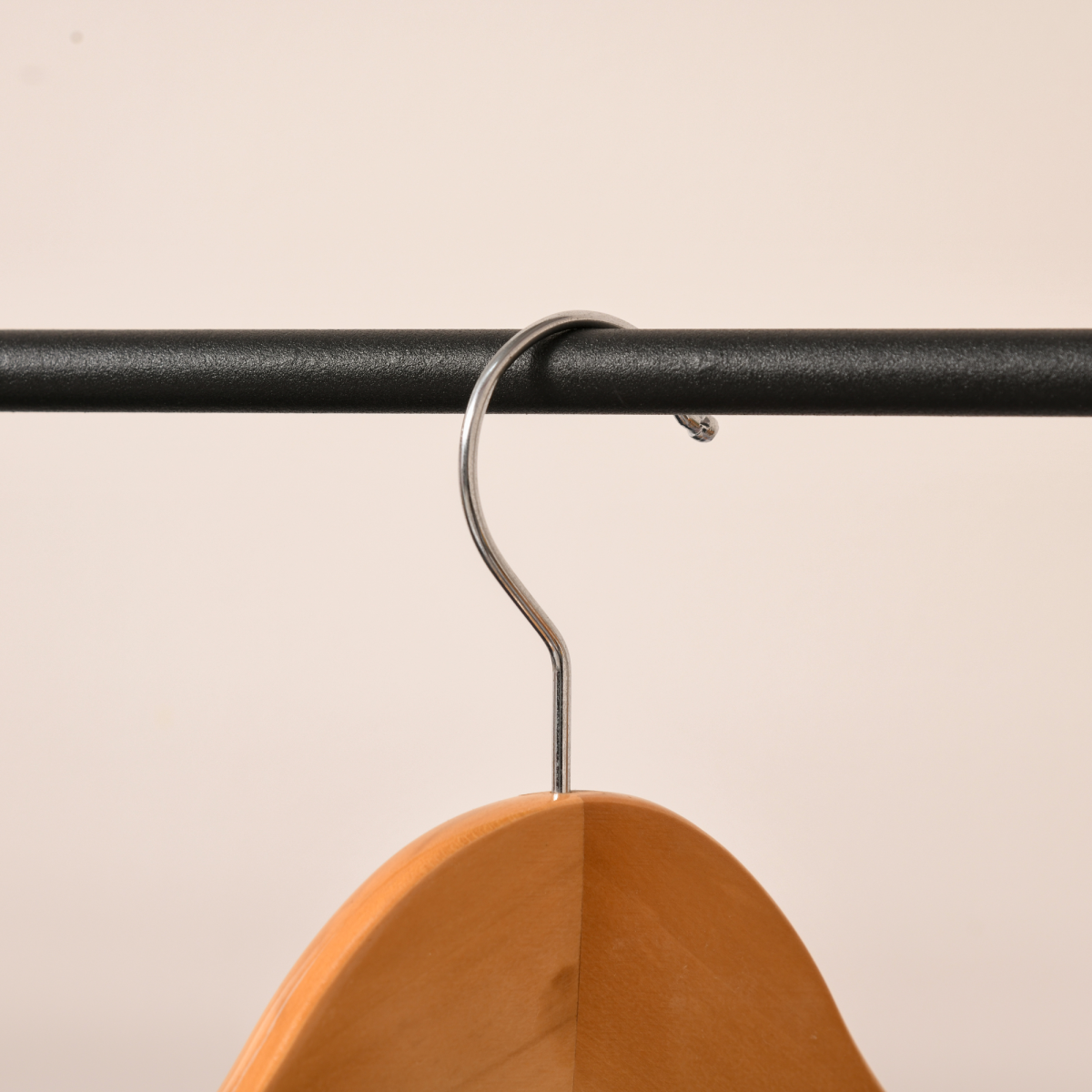 HOMCOM 2-Tier A-Shaped Steel Clothes Rack with Hanging Rail, Black