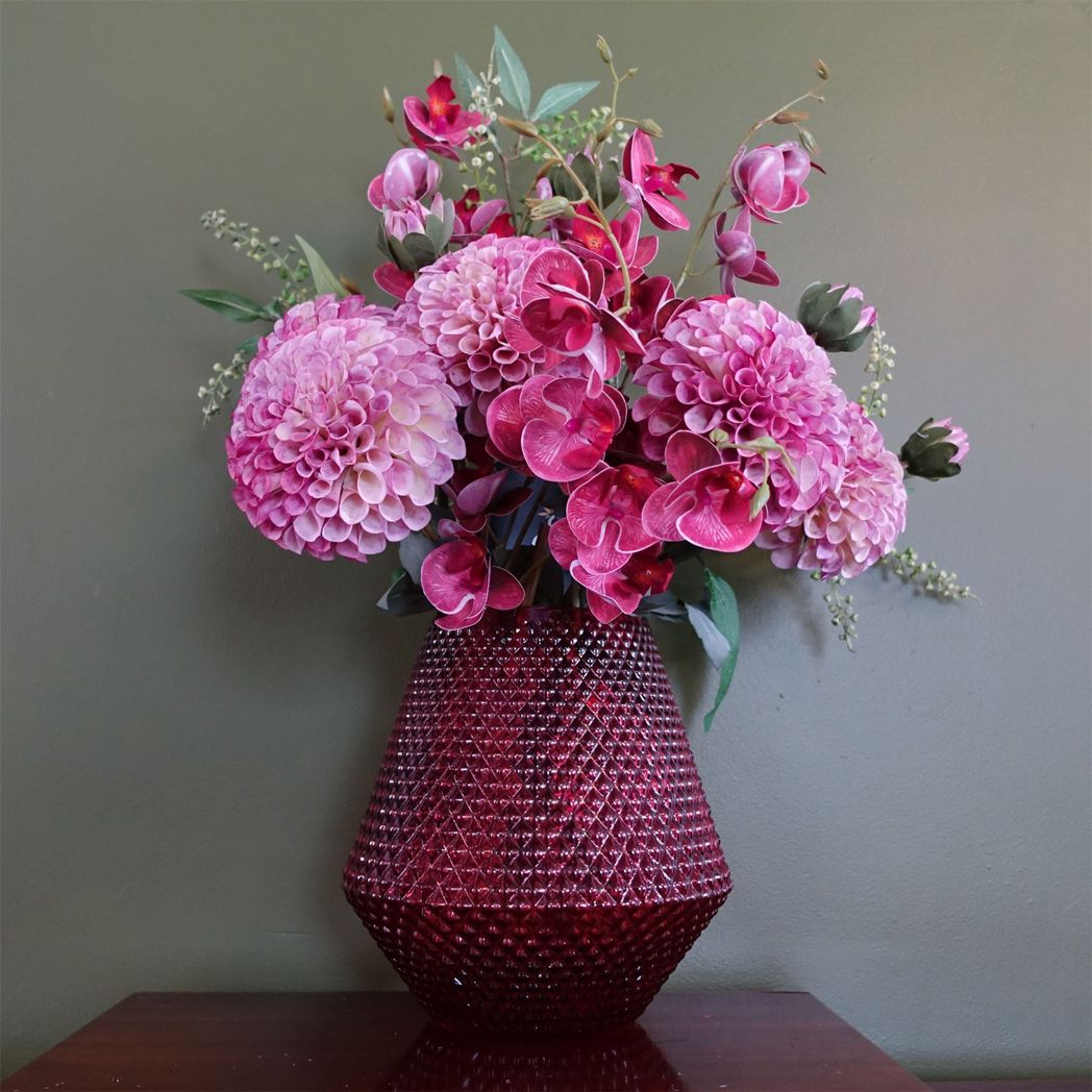 Leaf 23cm Pink Diamond-Embossed Glass Vase