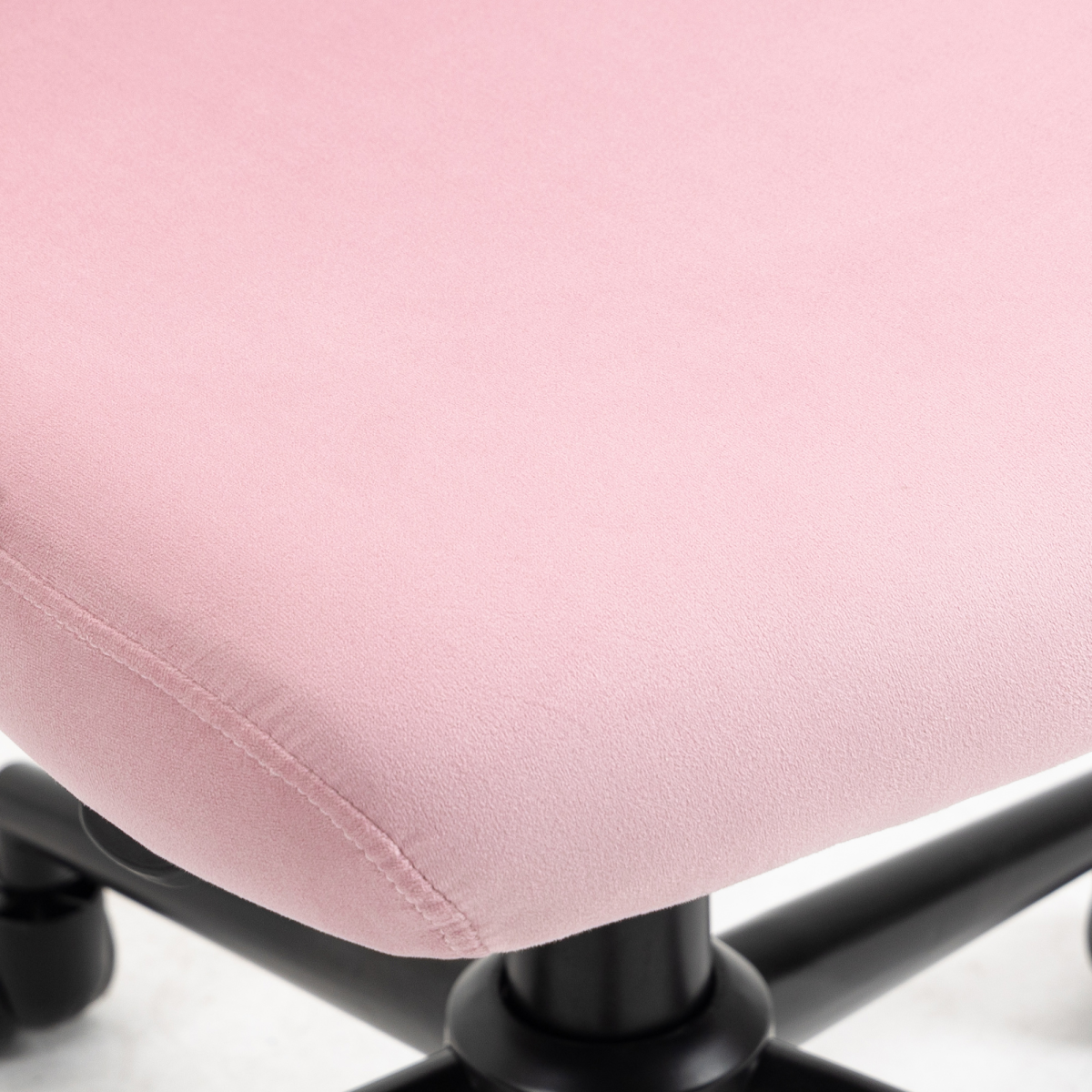 Vinsetto Pink Velvet Office Chair with Adjustable Height and Wheels